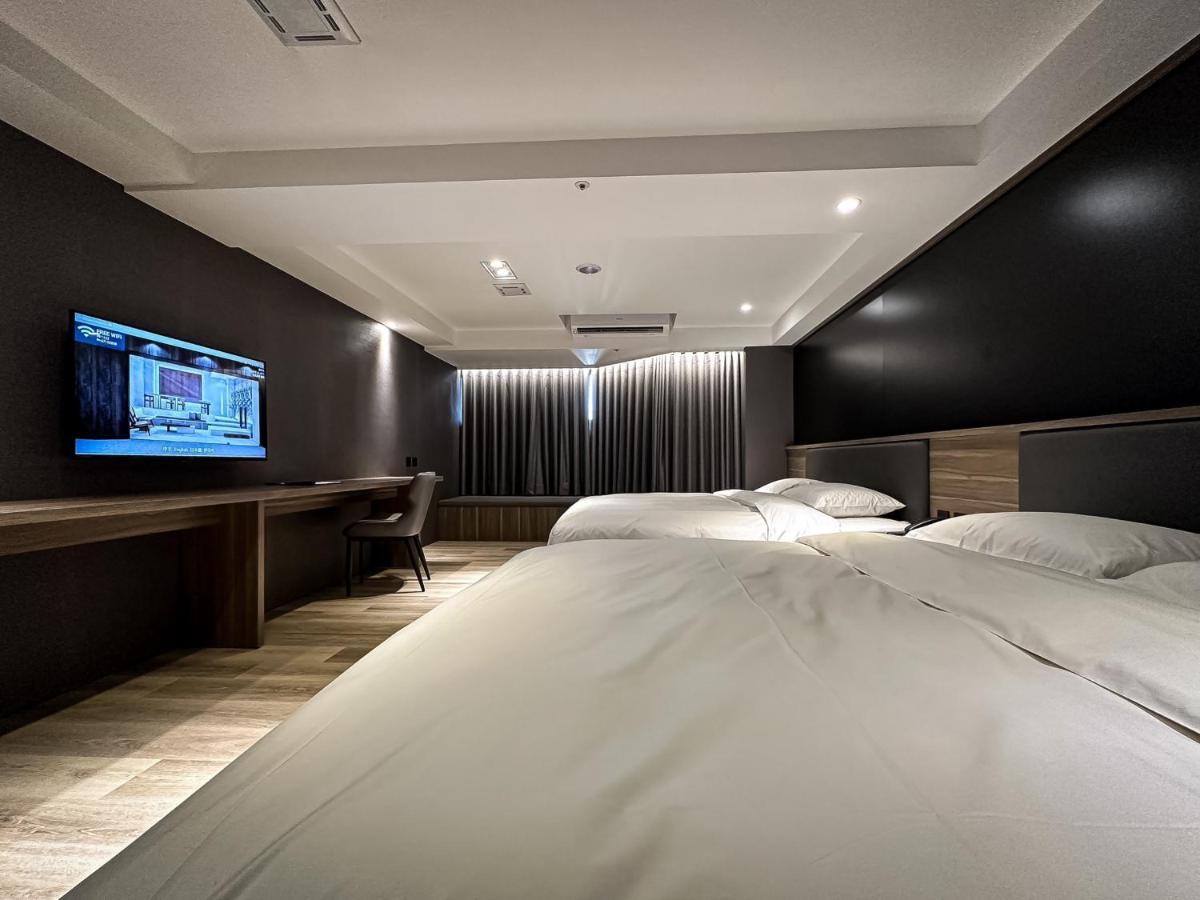 Autumn Willow Hotel Тайчжун Екстер'єр фото