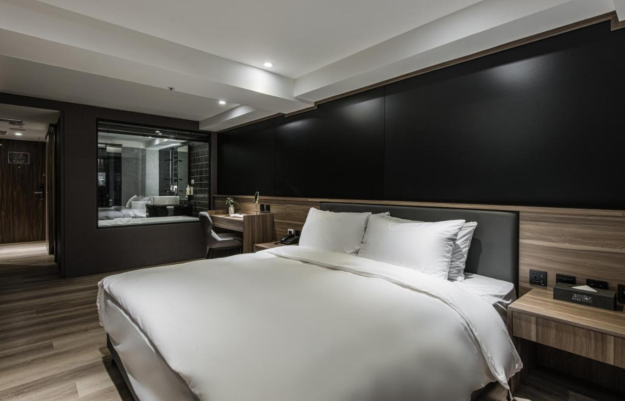 Autumn Willow Hotel Тайчжун Екстер'єр фото