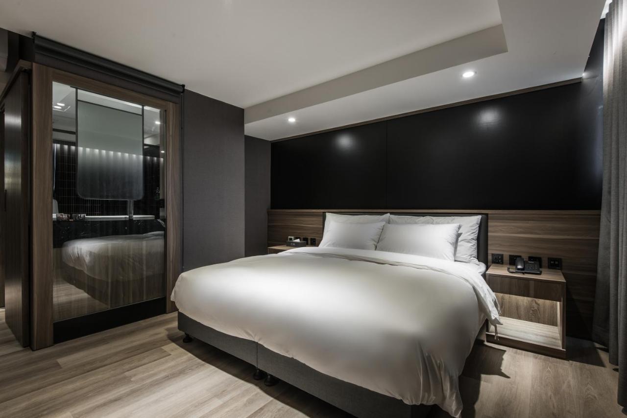 Autumn Willow Hotel Тайчжун Екстер'єр фото